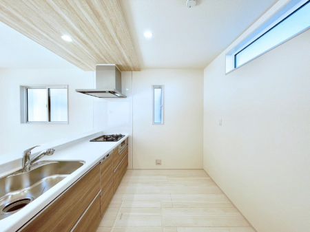 �L�b�`���@�u�₩�ȕ����ʂ蔲����L�b�`���B��������̂Ŗ��邭���C�ɂ��𗧂��܂��B