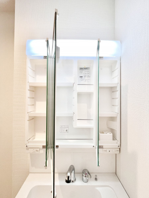 ���̑����ρ@�O�ʋ��̗��ɁA���ϕi��q���p�i�Ȃǂ����[�\�B���ʑ����������ƕۂ��܂��I