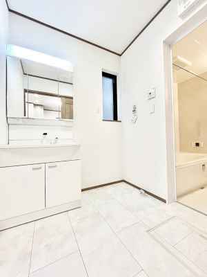 ̑@ʏ͂Ƃ̂Xy[XŁAgxx̃XLPASɗ]TĂłłB  