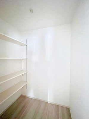 ���̑����ρ@�L�b�`���ɂ̓p���g���[�I�H�ނ̃X�g�b�N�͂������A���p�i�̎��[�Ȃǎg�����͂��낢��I