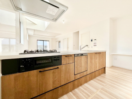 �L�b�`���@���r���O�ŗV�Ԃ��q�l�������Ȃ��炨�������ł���ΖʃL�b�`���B  