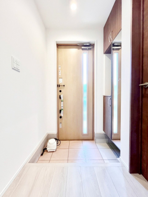 ���ց@�K���X�X���b�g�̓��������փh�A�������Ɍ���͂��Ă���܂�