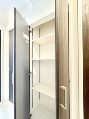 ���̑����ρ@���r���O���[�B�����Ɏ��[������ƕ����W�܂�LDK���X�b�L���Еt�������ł��ˁB  