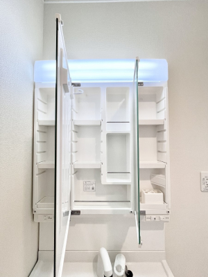 ���̑����ρ@�O�ʋ��̗��ɁA���ϕi��q���p�i�Ȃǂ����[�\�B���ʑ����������ƕۂ��܂��I