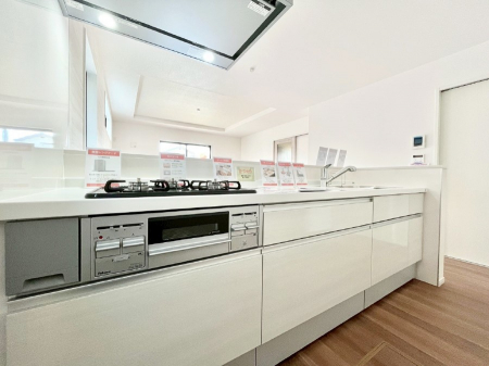 �L�b�`���@���������Ȃ���ł����Ƒ��Ƃ̉�b���y���߂�ΖʃL�b�`��