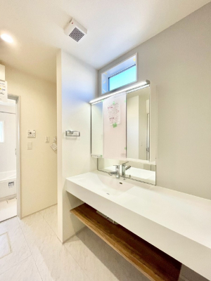 ���̑��@��Ƃ�̐��ʃX�y�[�X�Œ��̐g�x�x���X���[�Y��