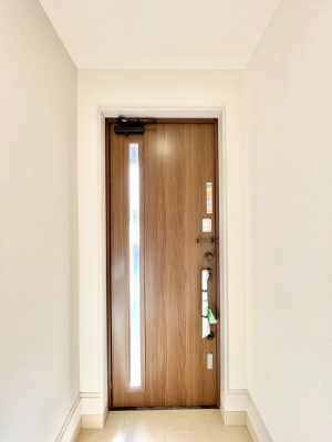 ���ց@�K���X�X���b�g�̓��������փh�A�������Ɍ���͂��Ă���܂�