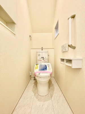 �g�C���@�g�C����1�K��2�K���ꂼ��ɔz�u����Ă��ĂƂĂ��֗��ł��B 