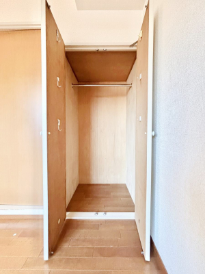 ���[�@��������ߗނ�ו��Ȃǂ̎��[�ɕ֗��ȃN���[�[�b�g�t���B�@