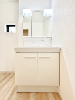 ���ʑ�E���ʏ��@�O�ʋ��̗��ɁA���ϕi��q���p�i�Ȃǂ����[�\�B���ʑ����������ƕۂ��܂��I