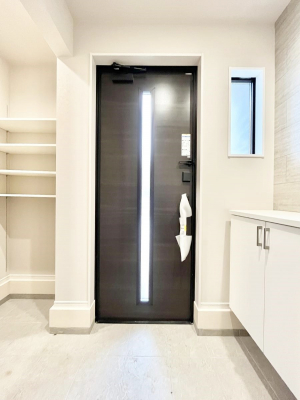 ���ց@�K���X�X���b�g�̓��������փh�A�������Ɍ���͂��Ă���܂�