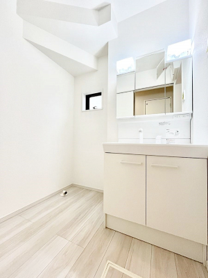 ���ʑ�E���ʏ��@�O�ʋ��̗��ɁA���ϕi��q���p�i�Ȃǂ����[�\�B���ʑ����������ƕۂ��܂��I