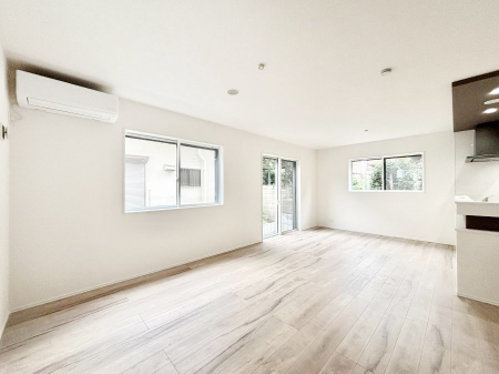 ̑ρ@Ƒ̏Ί炪RƐ܂ĂAȕ͋C̃_CjOɎdオĂ܂ 