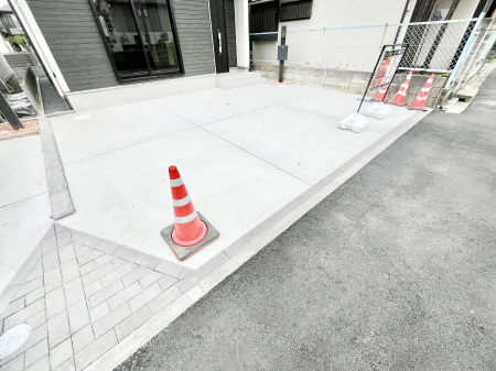 @2\I}Ȃql̒ԂɁB܂AƑ̎]ԃXy[XƂĂ劈B