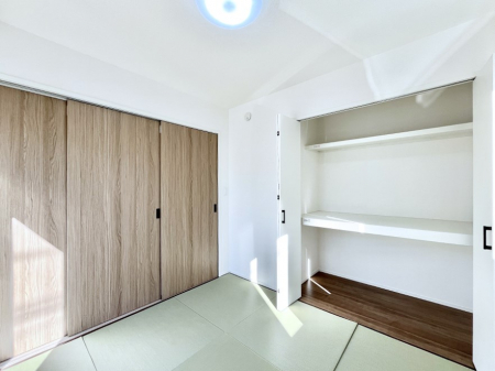 ���̑����ρ@���r���O�Ɨׂ荇���Ă���a���B�ق��ƈꑧ�ł���a�̋�Ԃ��Y�ꂸ�ɁB 