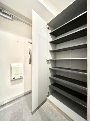 ���̑����ρ@�����Ղ���[�ł���V���[�Y�{�b�N�X�ŉƑ��S���̌C���A���ւ�������B  