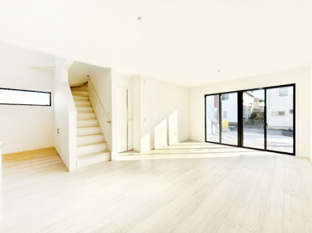 ���r���O�@���r���O�C���K�i���̗p�I�Ƒ��c���̎��Ԃ��[���������ȃ��r���O�_�C�j���O