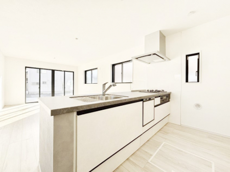 �L�b�`���@���Ƒ��̉�b�e�ޑΖʃL�b�`���B���������̃p�p�}�}�����Ƒ��Ɖ߂������Ԃ����������I