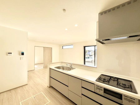 �L�b�`���@���������Ȃ���ł����Ƒ��Ƃ̉�b���y���߂�ΖʃL�b�`��