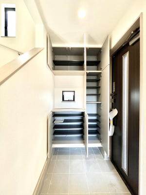 ���̑����ρ@�����Ղ���[�ł���V���[�Y�{�b�N�X�ŉƑ��S���̌C���A���ւ�������B  