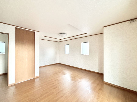 ���̑����ρ@�Ƒ��̏Ί炪���R�Ɛ��܂�Ă���A����ȕ��͋C�̃_�C�j���O�Ɏd�オ���Ă��܂��B