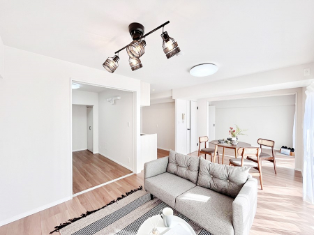 ���r���O�@���Ƒ��̓��₩�Șb�����ŕ�܂�閾�邢���r���O  �@