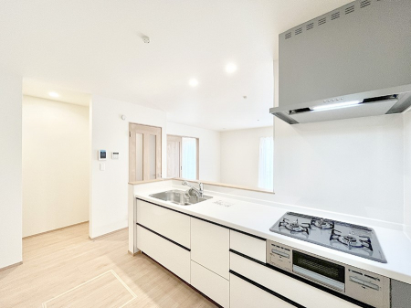 �L�b�`���@���r���O�ŗV�Ԃ��q�l�������Ȃ��炨�������ł���ΖʃL�b�`���B  