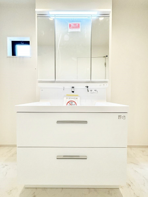 ���ʑ�E���ʏ��@�O�ʋ��̗��ɁA���ϕi��q���p�i�Ȃǂ����[�\�B���ʑ����������ƕۂ��܂��I