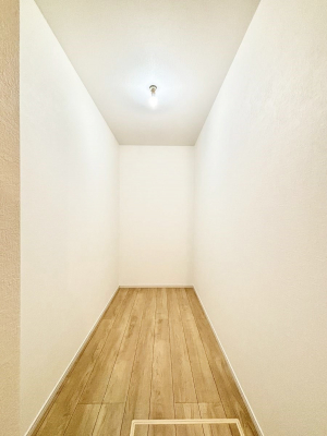 ���̑��@�E�H�[�N�C���N���[�[�b�g������ƁA�X�[�c�P�[�X��G�ߏ����Ȃǂ��܂Ƃ߂�1�����Ɏ��[�ł���̂ŁA���̊Ǘ������₷���Ȃ�܂��B