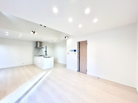 ���r���O�@�������������͋C�̂k�c�j�͉Ƒ��݂�Ȃ̉��K���  