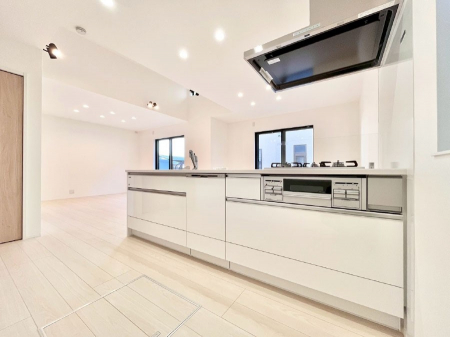 �L�b�`���@���������Ȃ���ł����Ƒ��Ƃ̉�b���y���߂�ΖʃL�b�`��