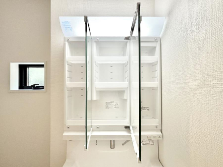 ���̑����ρ@�O�ʋ��̗��ɁA���ϕi��q���p�i�Ȃǂ����[�\�B���ʑ����������ƕۂ��܂��I