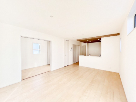 ���̑����ρ@�Ƒ��̏Ί炪���R�Ɛ��܂�Ă���A����ȕ��͋C�̃_�C�j���O�Ɏd�オ���Ă��܂��B