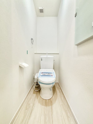 �g�C���@�g�C����1�K��2�K���ꂼ��ɔz�u����Ă��ĂƂĂ��֗��ł��B 