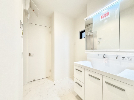 ���̑��@���ʏ��͂�Ƃ�̂���X�y�[�X�ŁA�g�x�x�������̃X�L���P�A���S�ɗ]�T�������Ăł������ł��B