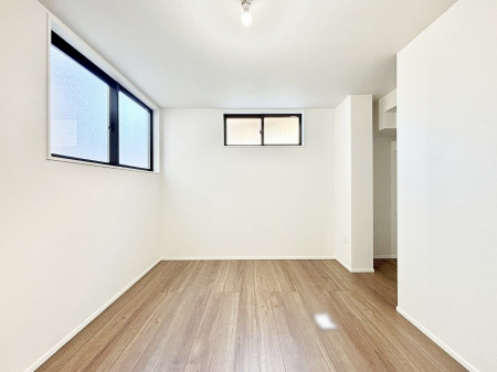 �Q���@�E�H�[�N�C���N���[�[�b�g�����邨�����B�G�߂��Ƃ̓���ւ����s�v�ŕ֗��ł��I