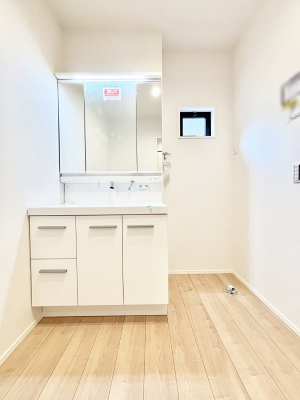 ���ʑ�E���ʏ��@�O�ʋ��̗��ɁA���ϕi��q���p�i�Ȃǂ����[�\�B���ʑ����������ƕۂ��܂��I