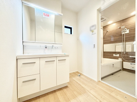 ���̑��@���ʏ��͂�Ƃ�̂���X�y�[�X�ŁA�g�x�x�������̃X�L���P�A���S�ɗ]�T�������Ăł������ł��B