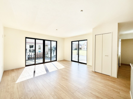 ̑ρ@Ƒ̏Ί炪RƐ܂ĂAȕ͋C̃_CjOɎdオĂ܂B