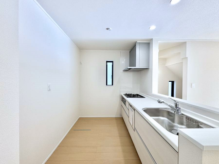 �L�b�`���@�u�₩�ȕ����ʂ蔲����L�b�`���B��������̂Ŗ��邭���C�ɂ��𗧂��܂��B