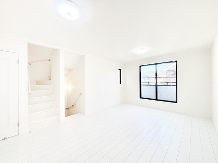 ���r���O�@���邢�z���������A�����̕��͋C�ɖ�������郊�r���O�_�C�j���O 