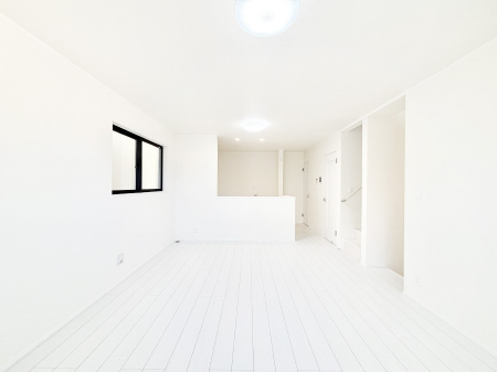 ���̑����ρ@�Ƒ��̏Ί炪���R�Ɛ��܂�Ă���A����ȕ��͋C�̃_�C�j���O�Ɏd�オ���Ă��܂��B