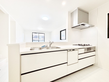 �L�b�`���@���Ƒ��̉�b�e�ޑΖʃL�b�`���B���������̃p�p�}�}�����Ƒ��Ɖ߂������Ԃ����������I