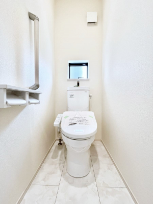 �g�C���@�g�C����1�K��2�K���ꂼ��ɔz�u����Ă��ĂƂĂ��֗��ł��B 