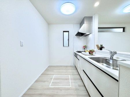 �L�b�`���@�u�₩�ȕ����ʂ蔲����L�b�`���B��������̂Ŗ��邭���C�ɂ��𗧂��܂��B