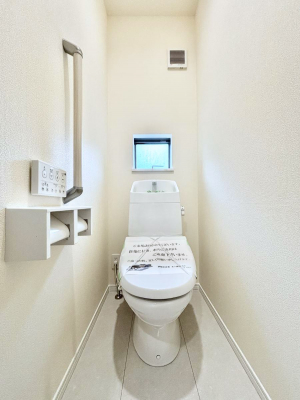 �g�C���@�g�C����1�K��2�K���ꂼ��ɔz�u����Ă��ĂƂĂ��֗��ł��B 