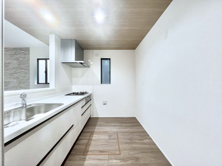 �L�b�`���@�u�₩�ȕ����ʂ蔲����L�b�`���B��������̂Ŗ��邭���C�ɂ��𗧂��܂��B