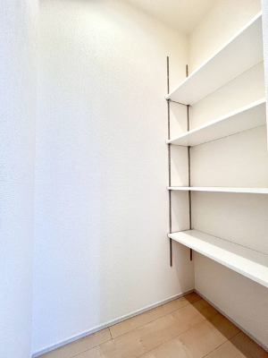 ���̑����ρ@���r���O���[�B�����Ɏ��[������ƕ����W�܂�LDK���X�b�L���Еt�������ł��ˁB  