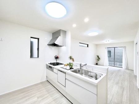 �L�b�`���@���r���O�ŗV�Ԃ��q�l�������Ȃ��炨�������ł���ΖʃL�b�`���B  