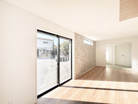 ���r���O�@���邢�z���������A�����̕��͋C�ɖ�������郊�r���O�E�_�C�j���O�B